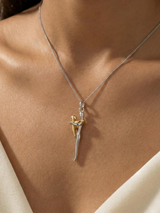 Étreinte Élégance - Un Symbole d’Amour Éternel